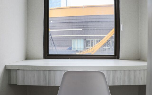 Cozy And Relaxing Studio At Transpark Cibubur Apartment