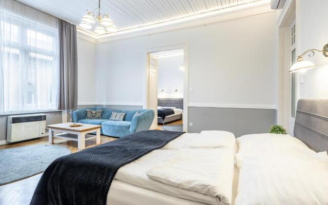 Luxurious Apartment At City Center