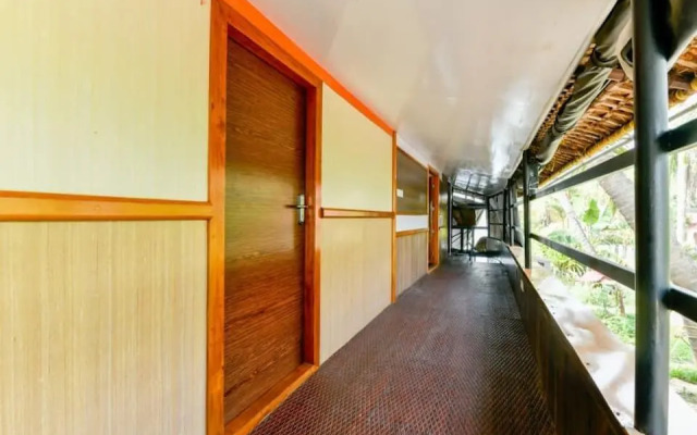 Indraprastham Houseboat