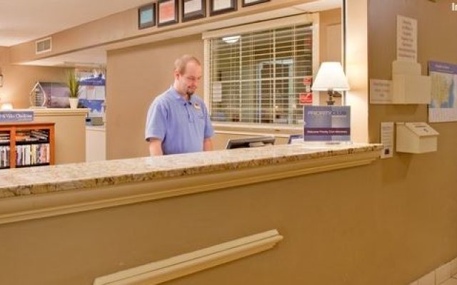 Candlewood Suites Kansas City-Overland Park