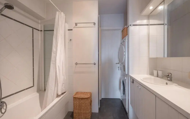 Spacious 9-guest Knokke Apt