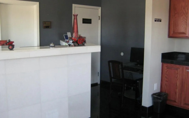 Solaire Inn & Suites