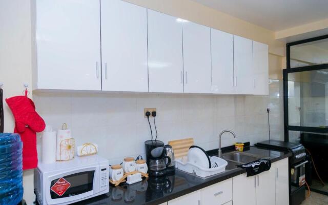 Kobe's luxurious 2bedroom with a gym and a city view