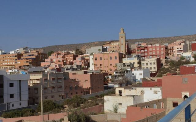 1bed Apt Sleeps 4 - Free Parking, Wifi, Near Beach