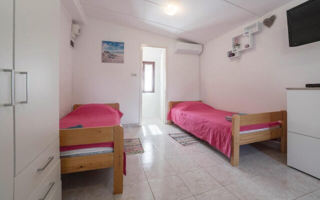Stunning Home in Tar With Wifi and 0 Bedrooms