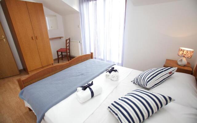 Apartments Antonia-5m from sea
