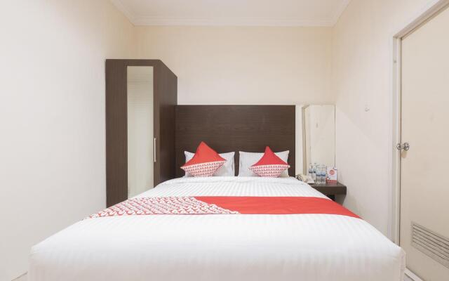 OYO 317 New Legend Hotel
