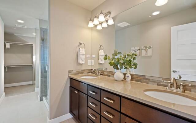 Quiet Urban Community – Designer Home W/ Hot Tub!