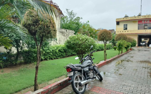 Oyo 92004 Rajeev Pg Guest House