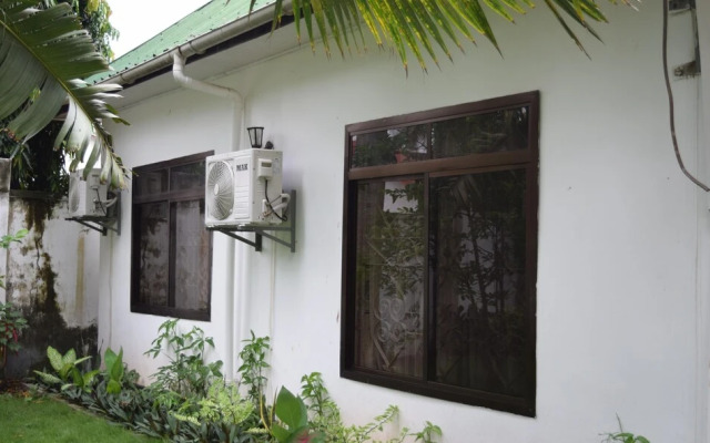 Dar es Salaam-sleeps8-parking-garden-pet Friendly