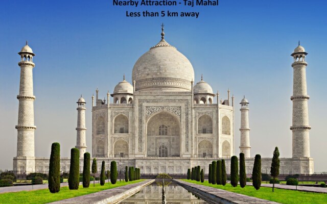 OYO 10876 Hotel Taj signature