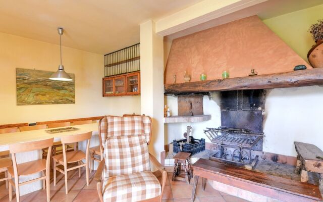Luxurious Holiday Home in Lamporecchio With Pool