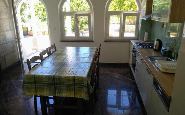 Apartment Curri