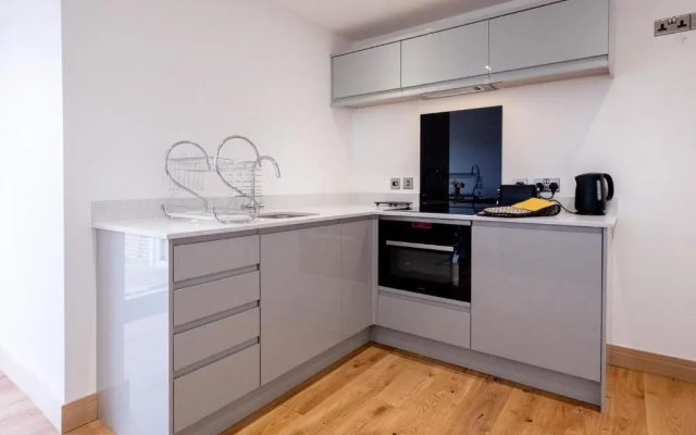 Oak – Three Tuns Apartments