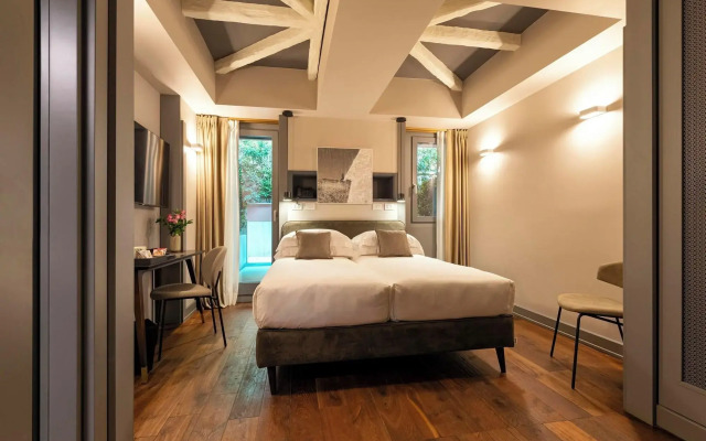 Loly Boutique Hotel