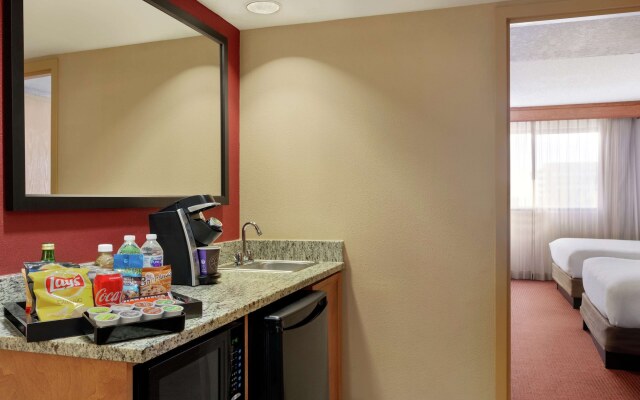 Embassy Suites by Hilton Kansas City International Airport