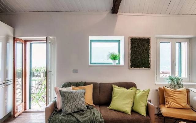 The Green Nest by Lake Como
