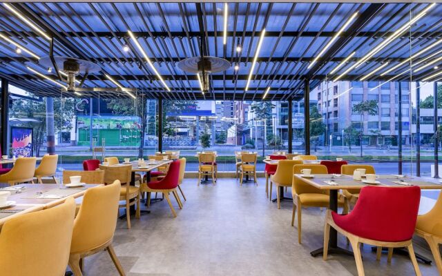 Cosmos 116 Hotel