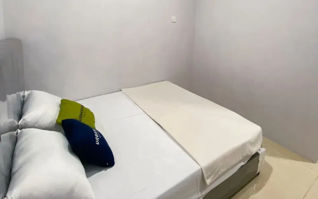 Urbanview Hotel near DC Mall Crown Homestay Batam