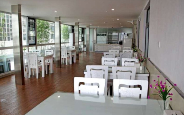 Lingbi Otak Holiday Inn