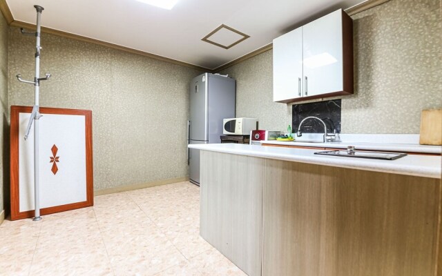 Buan Gyeokpo Chaeseok Resotel Oakville