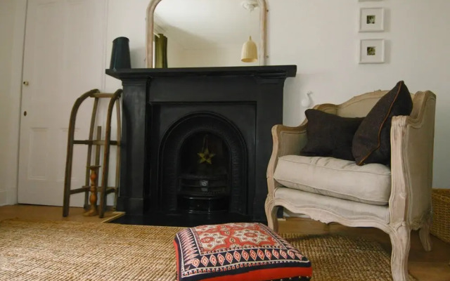398 Avondale Place Apartment