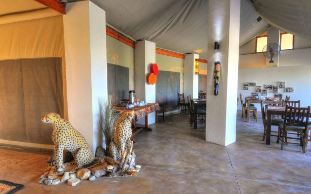 Cheetah Paw Eco Lodge