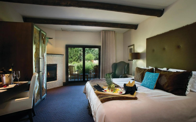 El Monte Sagrado Living Resort & Spa