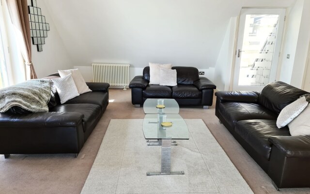 Harbour High - Luxury Beach Penthouse - Sleeps 6