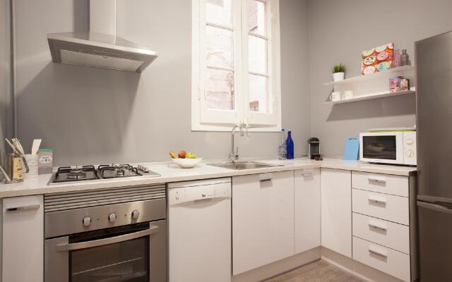 SOFIA 4 · Sofía's Gallery & Bath · Well Priced 6 Pax Spacious Home in Eixample