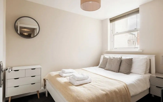 Stunning 2 Bed in Centre of Cheltenham