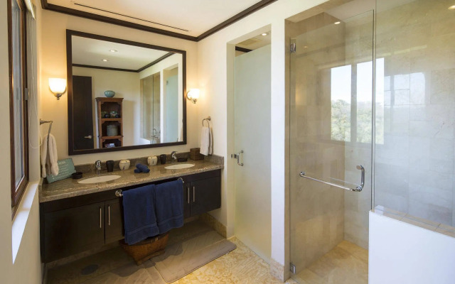 Papagayo Luxury