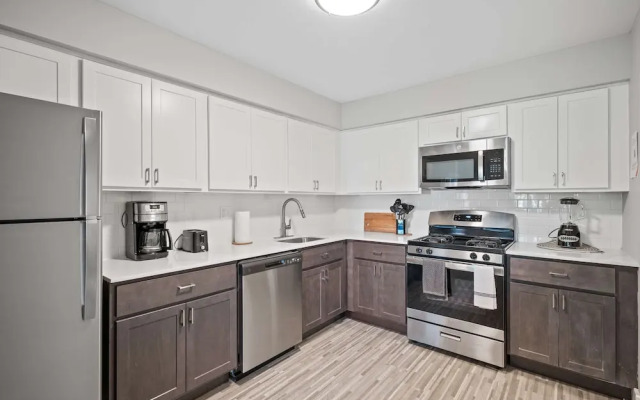 2-bedroom Spacious Stay