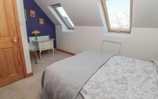 Whinstones at 4 The Villas