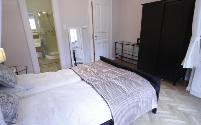Guesthouse No. 7.