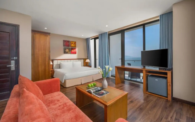 Yarra Ocean Suites Danang