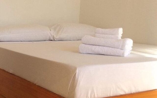 Cherry's Courtyard Hotel Nacpan