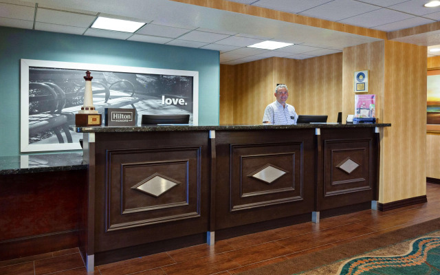 Hampton Inn & Suites Agoura Hills
