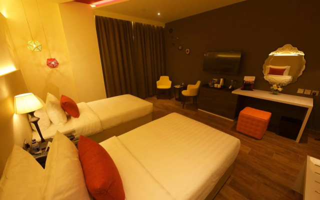 Carnelian By Glory Bower Hotel
