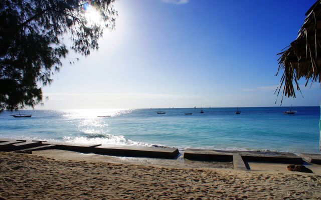 Smiles Beach Hotel