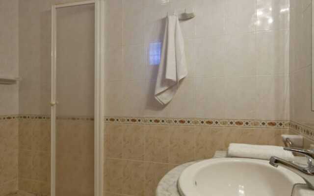 Villa - 8 Bedrooms with Pool and WiFi - 106415