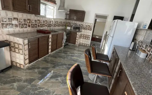 Spacious 4-bed Villa in Flic en Flac Roof top bar