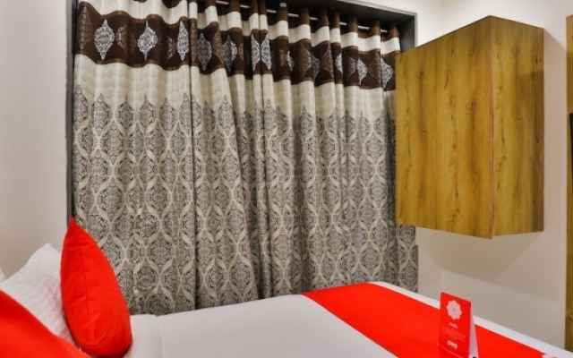 OYO 18485 Hotel Lincoln