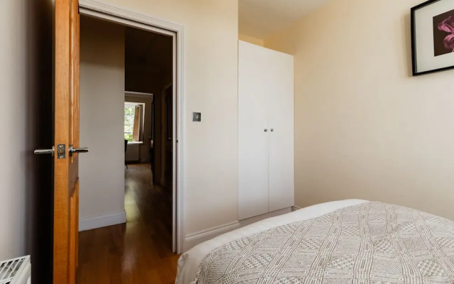 Warm Apartments in Queensway