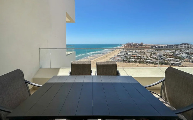 Sandy Beach 2BR Beachfront Getaway