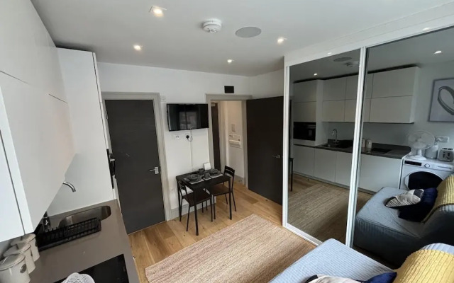 Sleeps 2 Studio -central Croydon London -wifi & Tv