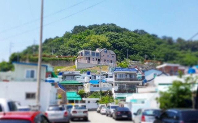 Tongyeong Gajukgorang House