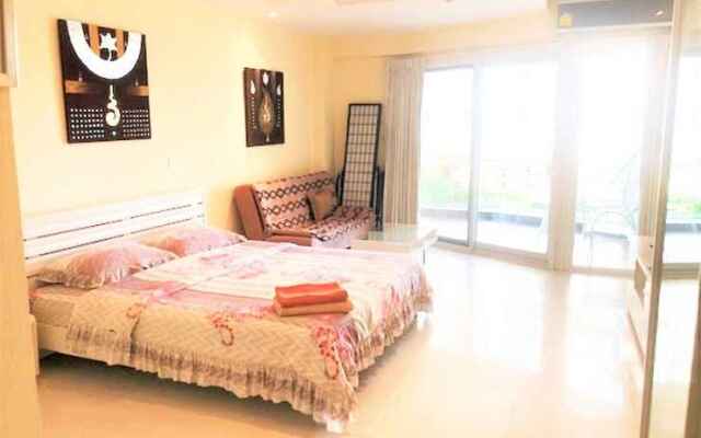 Jomtien Plaza Residence Large Modern Studio Apartment