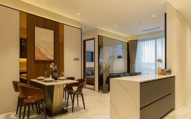 Luxury Metropole Riverside Apartment