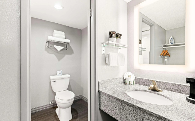 Best Western Yacht Harbor Hotel